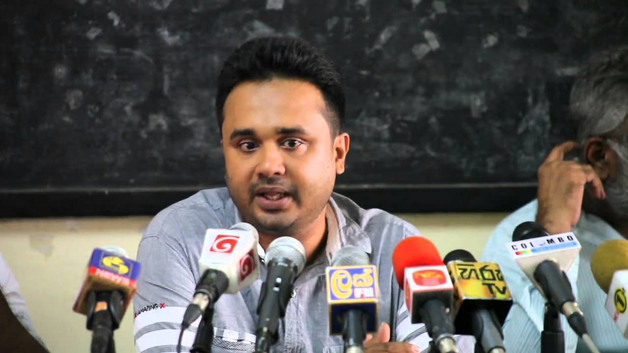 වරුණගේ කතාව තඩි අතේ රෝලක් - අපි නඩු දානවා - ජවිපෙ